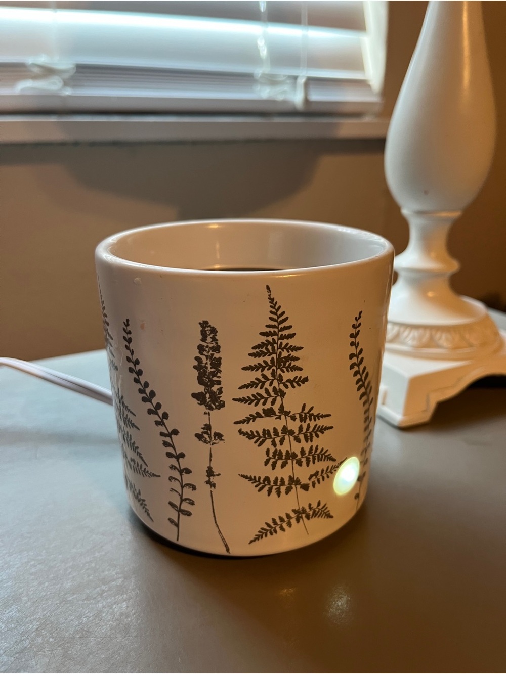Mainstays Electric 18 Watt White Ceramic Candle Warmer Black Fern Print Decals